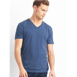 Essential V-neck t-shirt