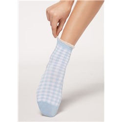 Kurze Socken mit Vichykaro und Rüschen