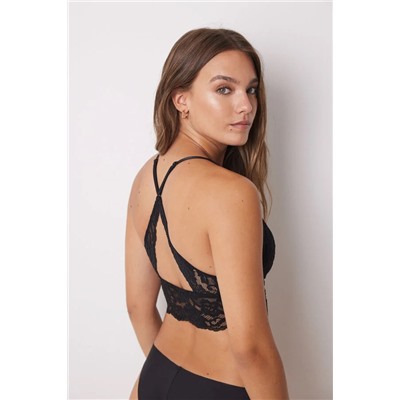 Sujetador bralette triangular encaje negro