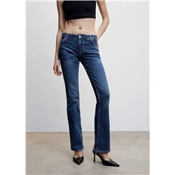 Jeans flare tiro bajo -  Mujer | MANGO OUTLET España