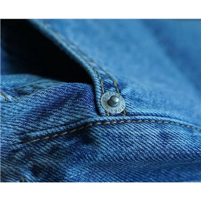 M*o&C*o  💎 удобные женские джинсовые шорты с рваниной..  Отшиты на фабрике из остатков оригинальных тканей бренда. Цена на оф сайте выше 9000 👀