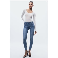 SKINNY MID-RISE CONTOUR JEANS
