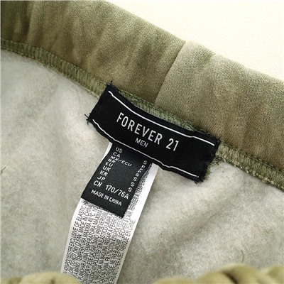 К толстовке выше утепленные штаны с аппликацией Forever21  Материал: 57% хлопок и 43% полиэстер