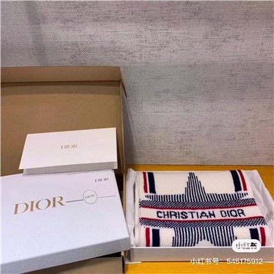 Белый шарф Dio*r из лимитированной коллекции DiorAlps