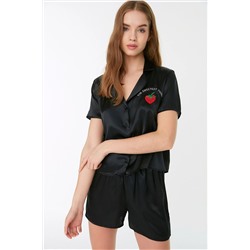 TRENDYOLMİLLA Siyah Nakışlı Saten Gömlek-Şort Dokuma Pijama Takımı THMSS22PT0395