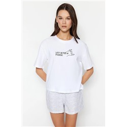 TRENDYOLMİLLA Beyaz Çizgili Slogan Baskılı Pamuklu T-shirt-Şort Örme Pijama Takımı THMSS23PT00228