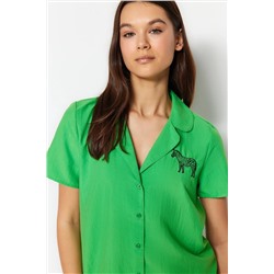 TRENDYOLMİLLA Yeşil Zebra Nakışlı Gömlek-Şort Dokuma Pijama Takımı THMSS23PT00079