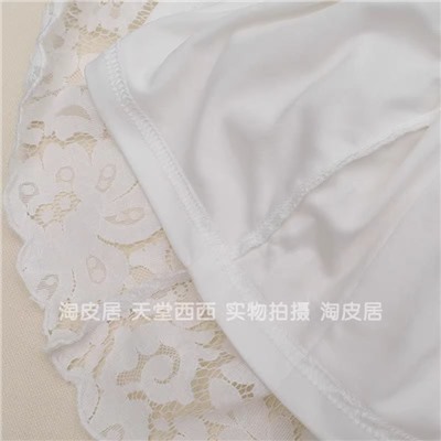Маленькое белое кружевное платье с подкладом и красивыми пуговицами на спине Cach*e Cach*e