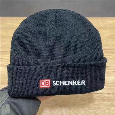 Немецкие оригинальные шапки  Двойные, очень эластичные, вышивка-логотип