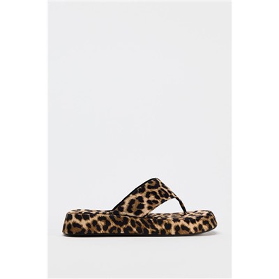 FEW ITEMS LEFT ANIMAL PRINT FLATFORM SANDALS