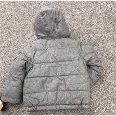 Утепленная куртка с капюшоном для мальчиков, позиционируется как зимняя, но скорее на межсезонье
