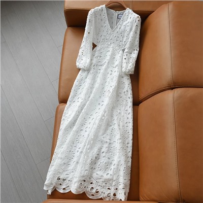 Роскошное белоснежное платье из шитья