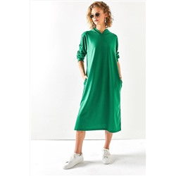 Olalook Kadın Çimen Yeşili Kapüşonlu Yanı Yırtmaçlı Oversize Sweat Elbise ELB-19001969