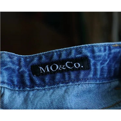 M*o&C*o  💎 удобные женские джинсовые шорты с рваниной..  Отшиты на фабрике из остатков оригинальных тканей бренда. Цена на оф сайте выше 9000 👀
