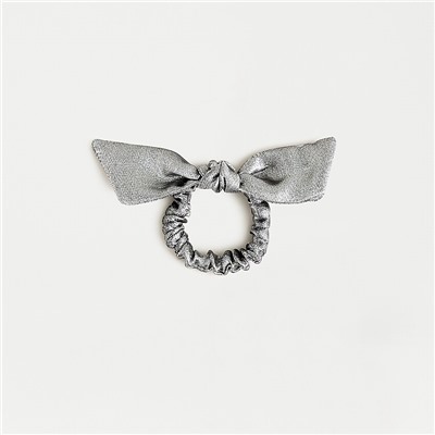 Bow scrunchie in metallic
