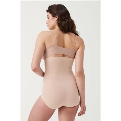 Braga moldeadora de talle alto nude. SPANX