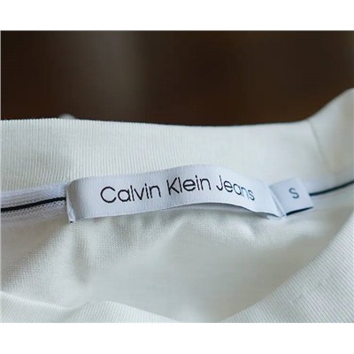 Calvi*n Klei*n ♥️  мужские свободные футболки из 💯 хлопка, отшиты на фабрике из остатков оригинальной ткани бренда ✔️ цена на оф сайте выше 11 000 👀