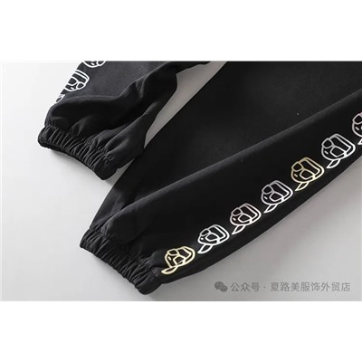 Женские спортивные штаны с лампасами из логотипов Karl Lagerfel*d   Материал: 95% хлопок, 5% спандекс