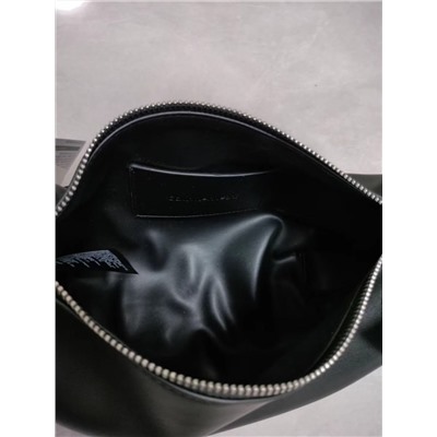 Однотонная сумка через плечо в стиле бренда Calvin Klei*n на регулируемом ремешке