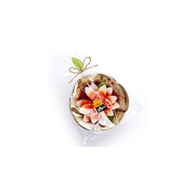 Фигурная свеча с ароматом розы в подсвечнике из кокосовой скорлупы 12 см(диаметр) / Aroma Candle in coconut Rose scent