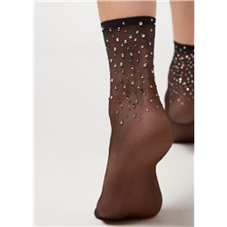 Transparente Socken mit Nieten