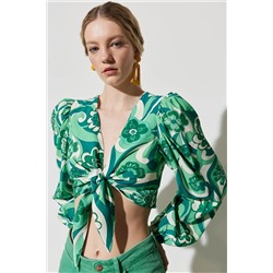 Wrangler Kadın Regular Fit Normal Kesim V Yaka Yeşil Desenli Crop Bluz W231592