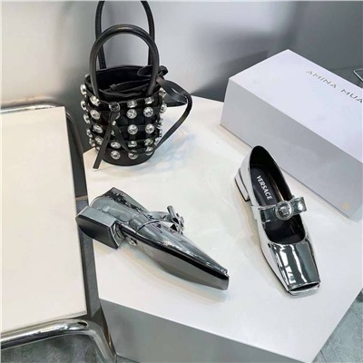 Самый трендовый фасон обуви в этом сезоне 🔝  Туфли Мэри Джейн от Versace 🥿    Реплика  Материал: импортная натуральная кожа + шелковый атлас