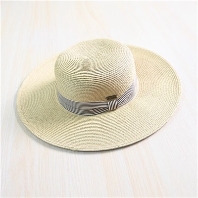 Элегантная соломенная шляпа с широкими полями.  Экспорт