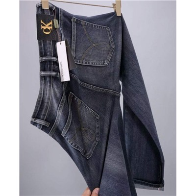 Мужские джинсы Calvin Klein  Реплика 1:1 с использованием оригинальной фурнитуры (пуговицы, молния, задняя кожаная бирка с буквами) Высококачественный материал: хлопок с эластаном